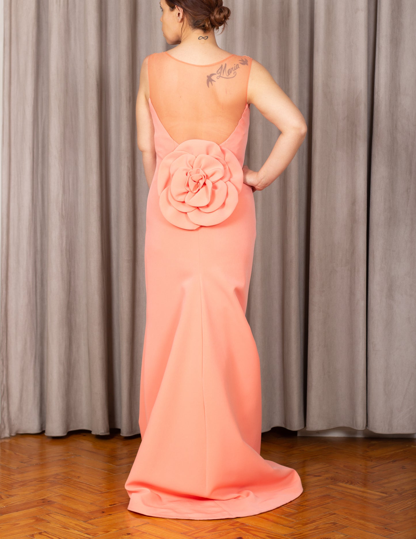 Vestido Salmão c/ Flor Atrás