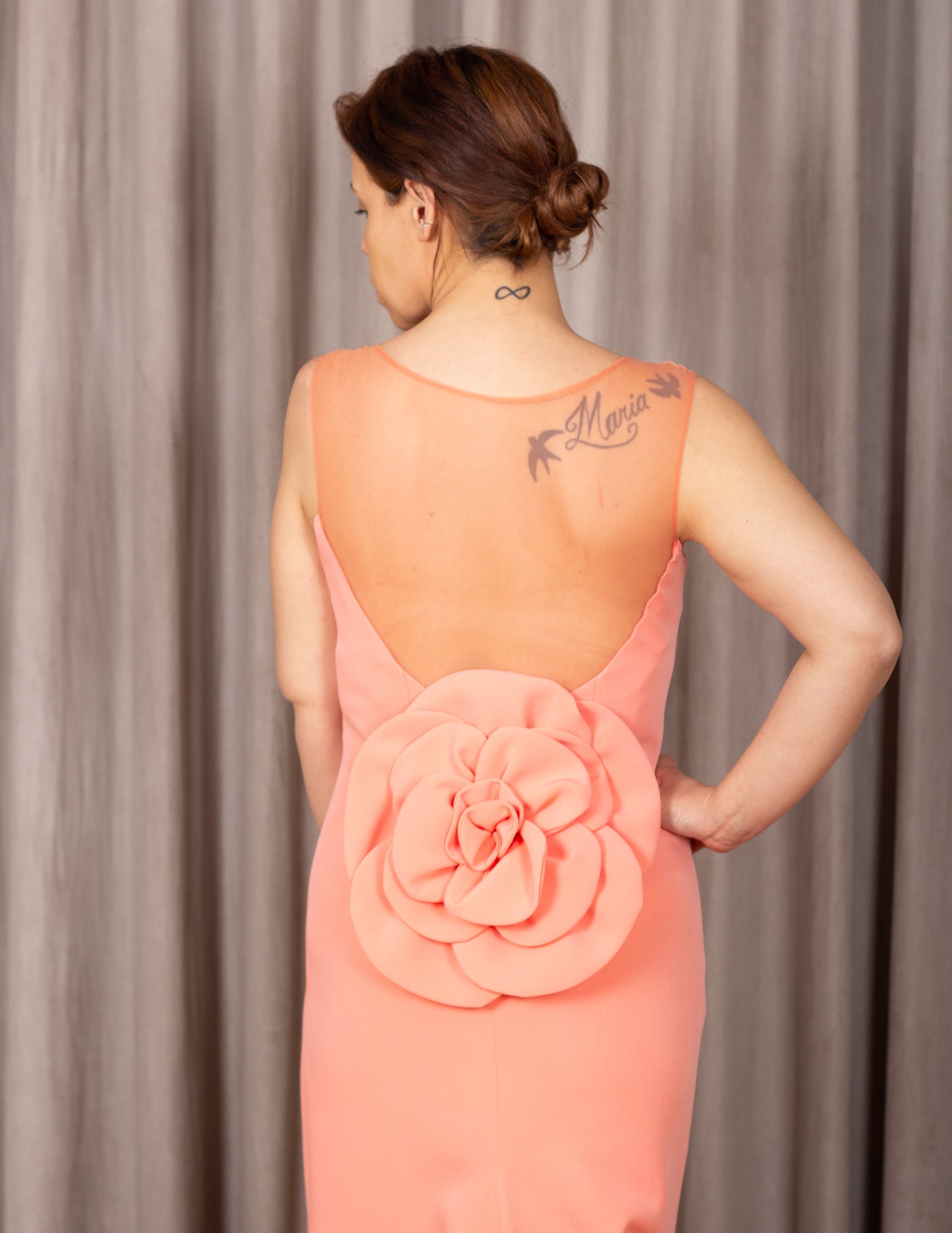 Vestido Salmão c/ Flor Atrás