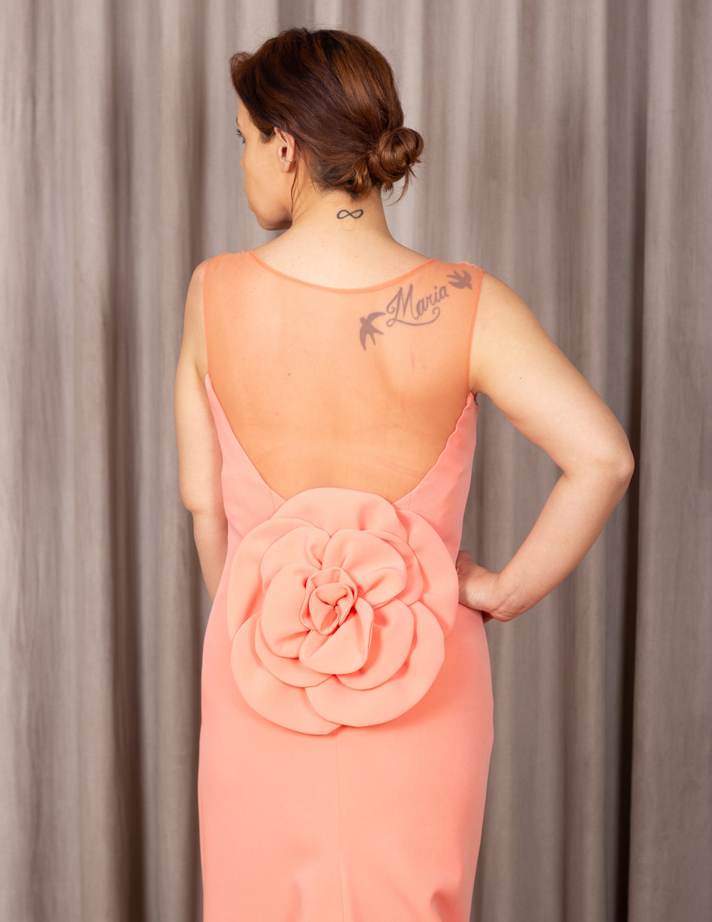 Vestido Salmão c/ Flor Atrás