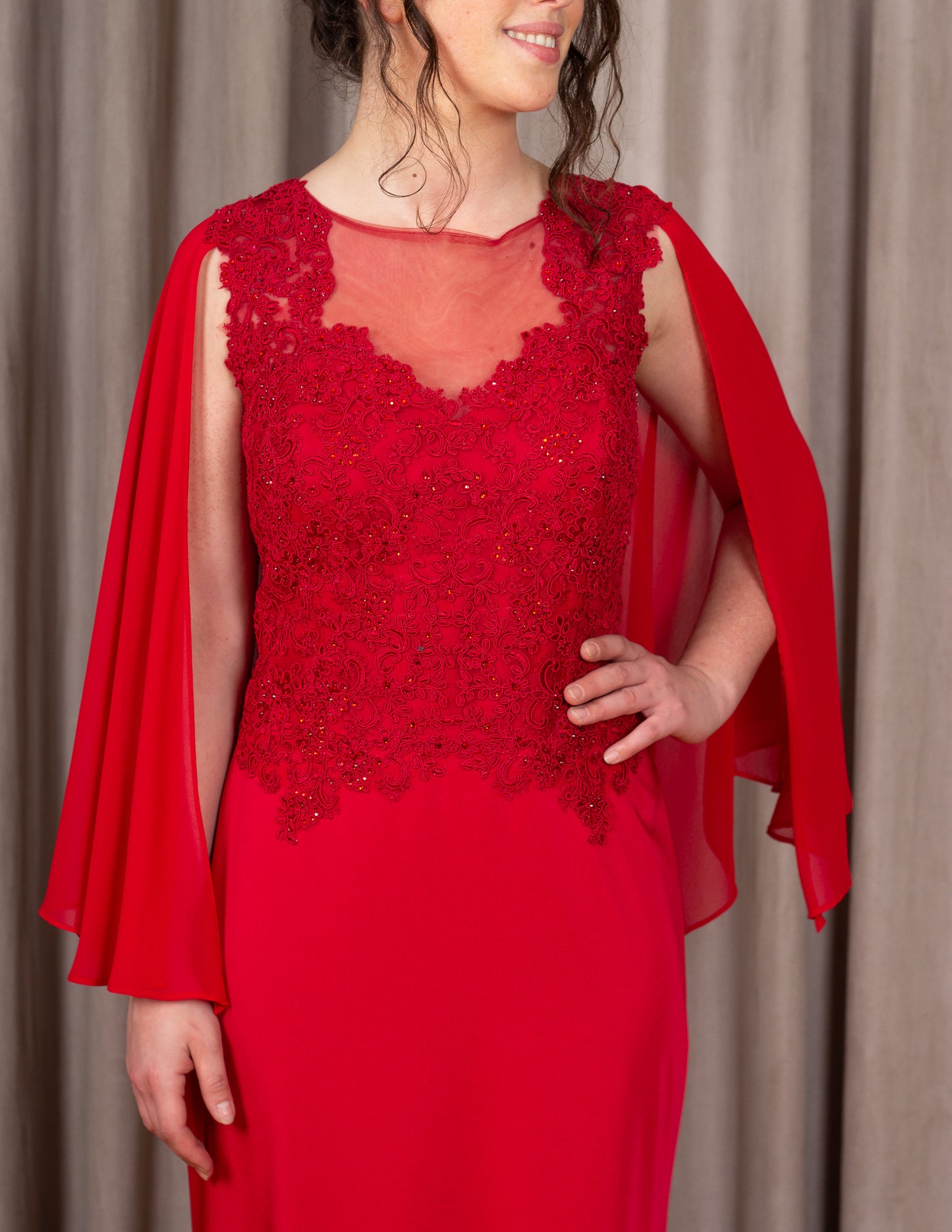 Vestido Vermelho c/ Capa